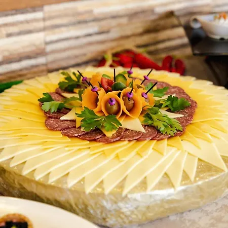 K&e And Apartmanhotel 3*