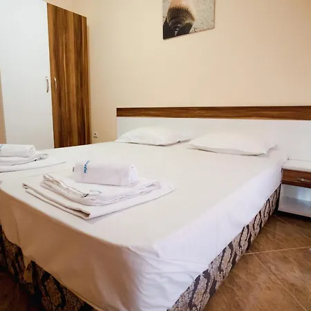 K&e And Apartmanhotel 3*