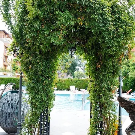 K&e And Apartmanhotel 3*