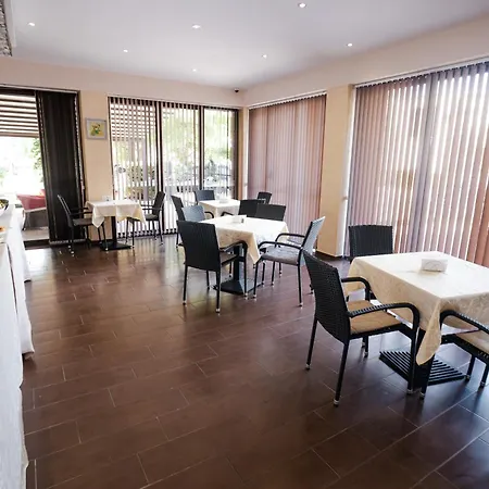 K&e And Apartmanhotel Napospart