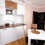 K&e And Lägenhetshotell 3*